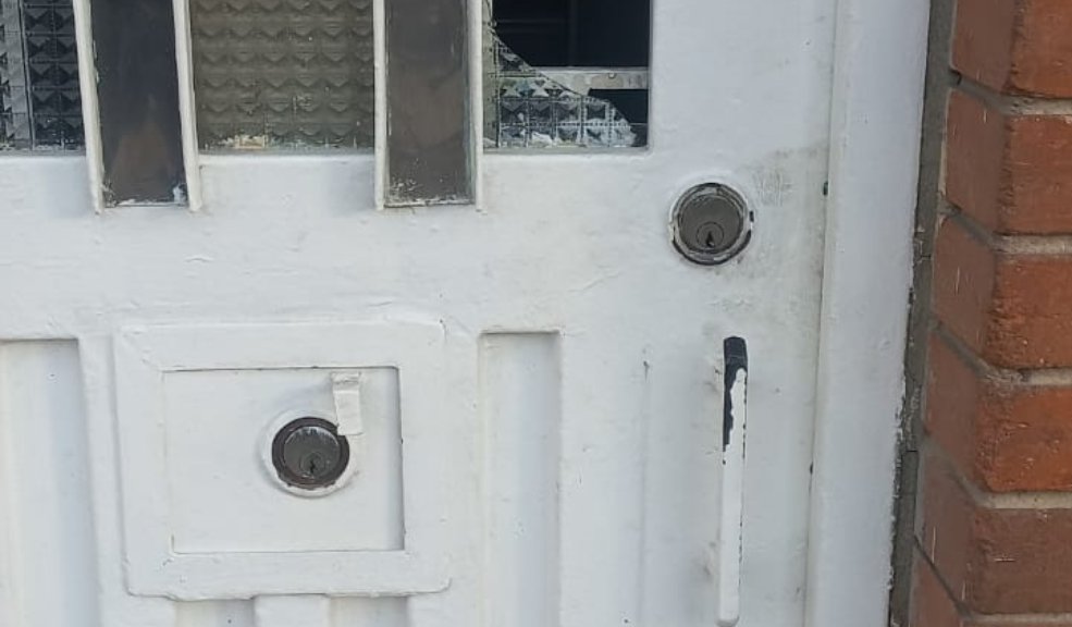 Millonario robo a músicos en Puente Aranda En cámaras de vigilancia quedó registrado el momento en el que delincuentes ingresaron a una bodega en Puente Aranda y se robaron los equipos que más de 50 músicos utilizan para poder trabajar.