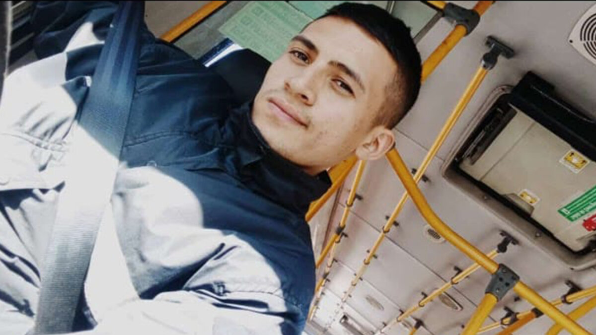 Recluso de estación de Bosa en estado de coma 4 Recluso de estación de Bosa en estado de coma Un joven de 24 años que se encontraba detenido en la estación de Policía de Bosa, desde febrero pasado, se encuentra en estos momentos en delicado estado de salud en el Hospital de Kennedy.