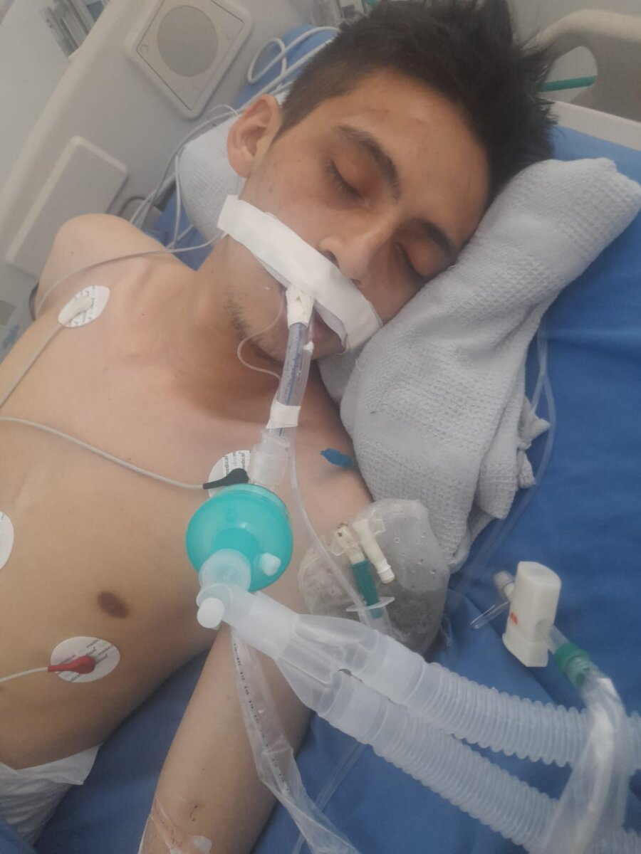 Recluso de estación de Bosa en estado de coma 2 Recluso de estación de Bosa en estado de coma Un joven de 24 años que se encontraba detenido en la estación de Policía de Bosa, desde febrero pasado, se encuentra en estos momentos en delicado estado de salud en el Hospital de Kennedy.