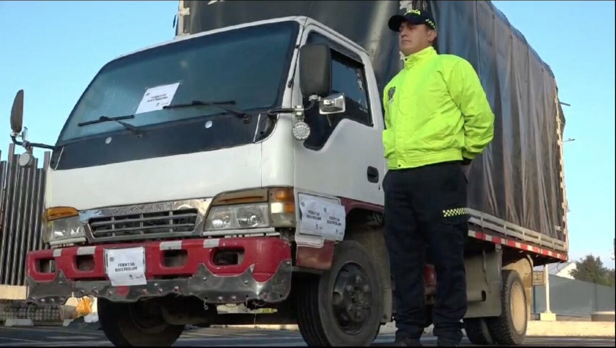 Recuperan vehículos que habían sido hurtados en Bogotá 1 Recuperan vehículos que habían sido hurtados en Bogotá En la última semana la Policía Nacional recuperó 30 vehículos y 16 motocicletas que había sido robadas.