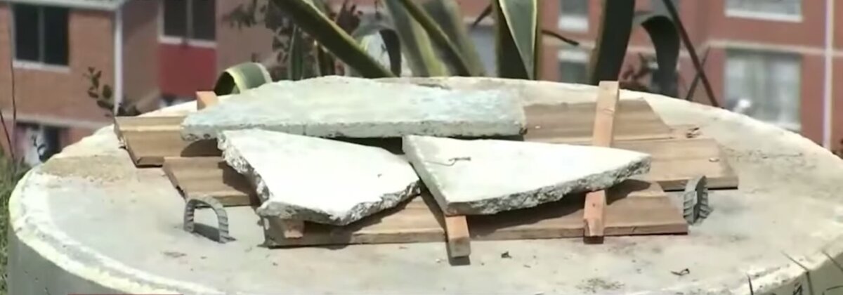 Rescatan a niña de 6 años que cayó a una alcantarilla en Soacha 1 Rescatan a niña de 6 años que cayó a una alcantarilla en Soacha Una niña de 6 años cayó accidentalmente a una alcantarilla sin tapa en el municipio de Soacha.