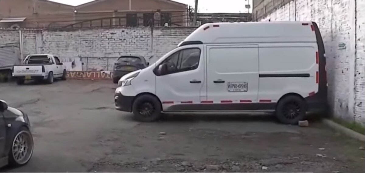 Robo masivo de carros en parqueadero de Kennedy Se robaron cinco vehículos de un parqueadero de Kennedy.