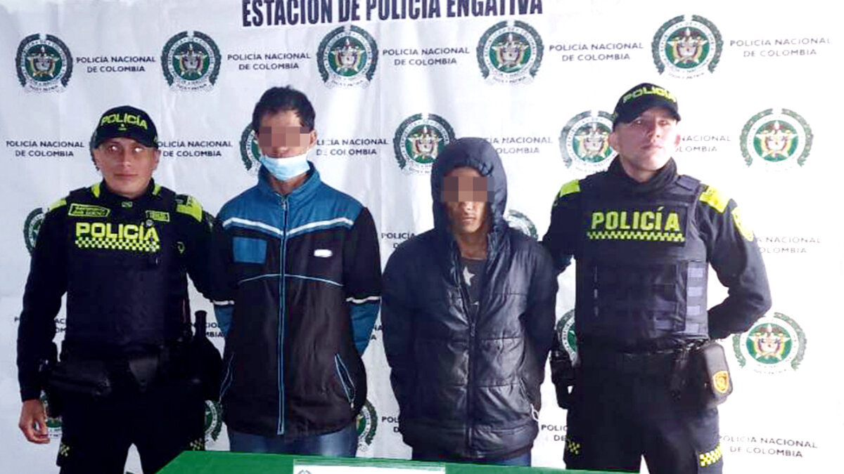 Víctimas de robo y golpiza en Normandía cuentan nuevos detalles sobre el crimen 8 Víctimas de robo y golpiza en Normandía cuentan nuevos detalles sobre el crimen Una mujer y su esposo fueron víctimas de tres delincuentes que de manera infame los golpearon por robarles sus bicicletas en el barrio Normandía, en la localidad de Engativá, cuando iban rumbo a su casa. Q'HUBO habló con las víctimas sobre el angustiante momento.