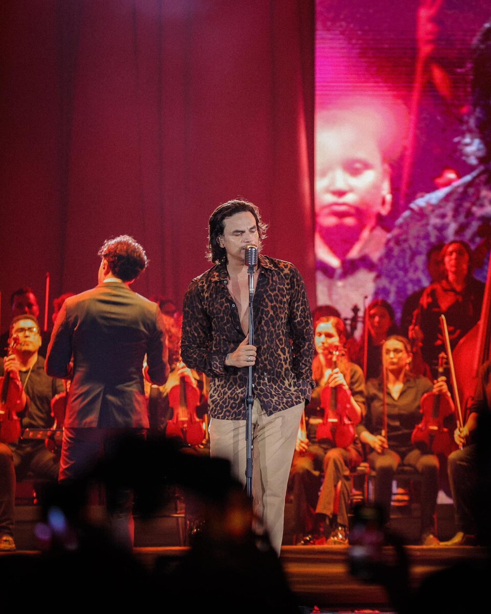 Silvestre Dangond entre los más escuchados Mientras continúan las investigaciones en torno al robo millonario que sufrió en su casa en Valledupar, del cual ya se presentaron los primeros capturados, las buenas noticias con la nueva música de Silvestre Dangond continúan.