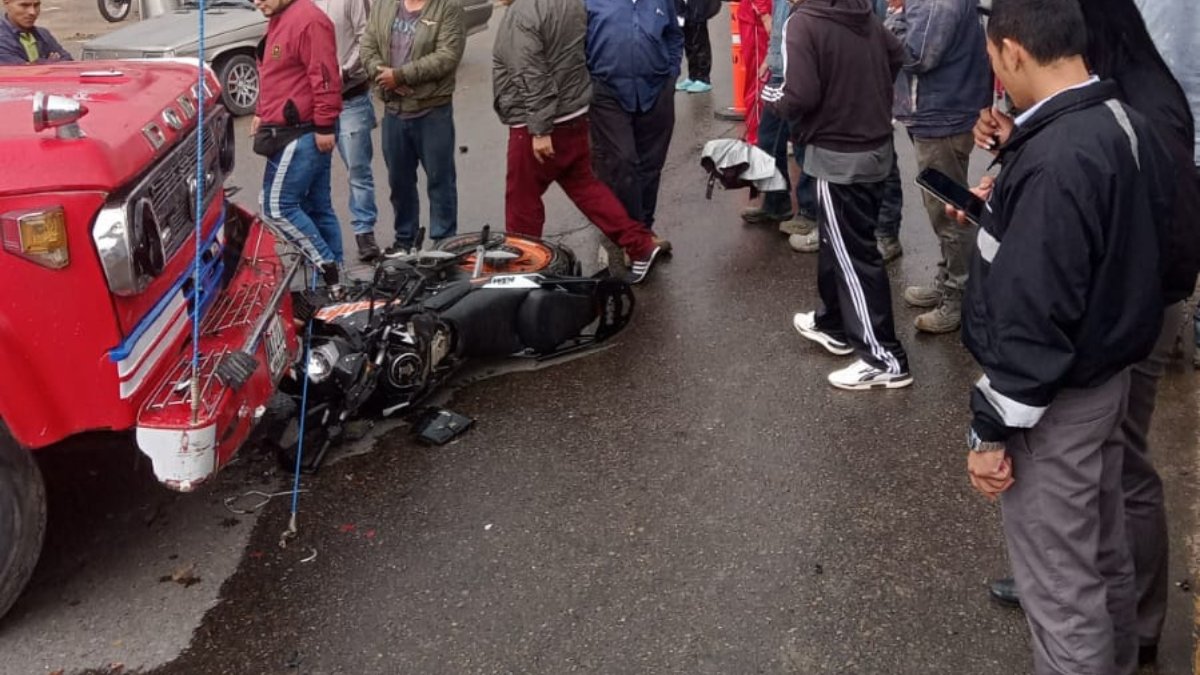 ÚLTIMA HORA: Grave accidente cobró la vida de un motociclista en Usme Motociclista falleció tras ser arrollado por un camión en Usme.