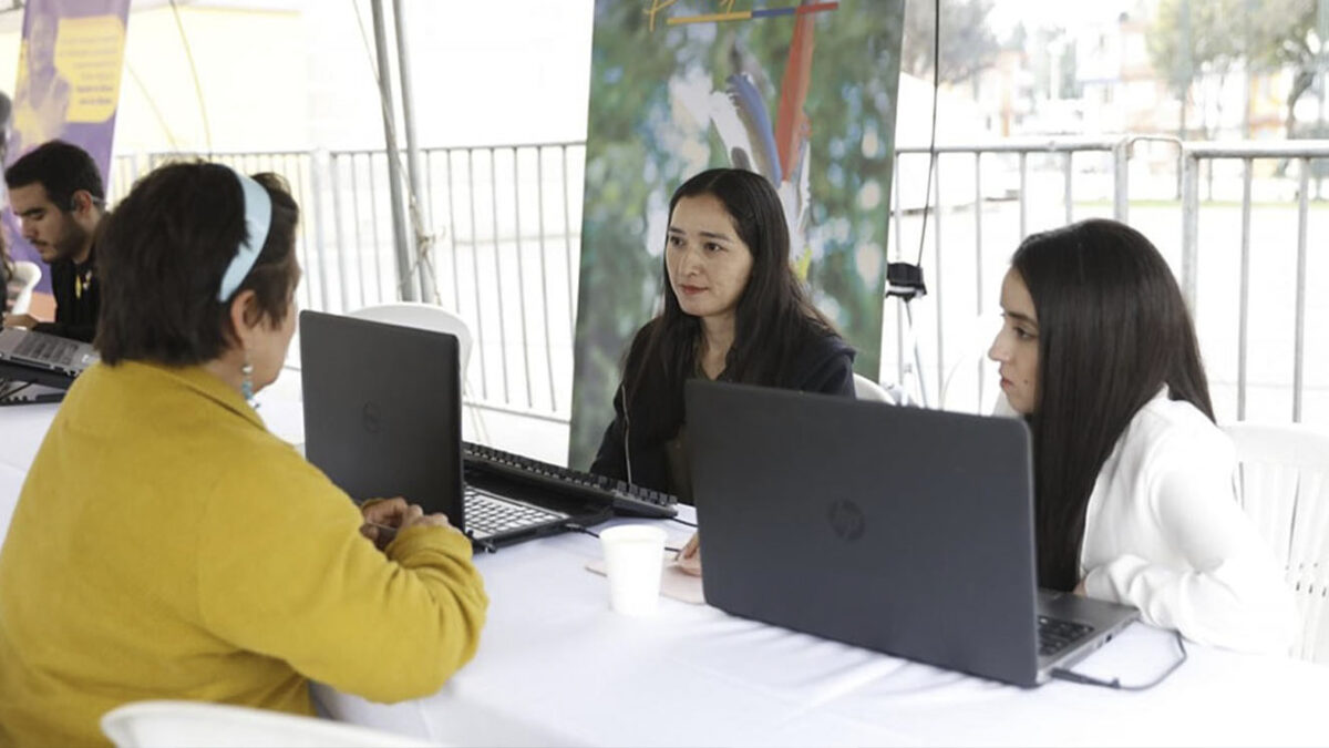 Conozca el subsidio de desempleo que ofrecen las cajas de compensación 5 Conozca el subsidio de desempleo que ofrecen las cajas de compensación Uno de los grandes retos para el año 2024 será la estabilidad económica de las empresas, y ante el riesgo de recesión, uno de sus efectos será sobre el empleo.