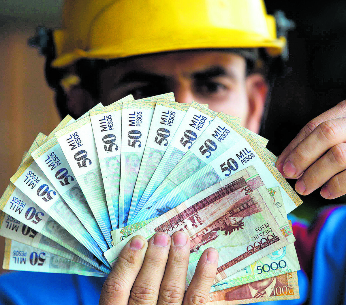 Trabajo sí hay: ofrecen sueldos millonarios para vacantes en Miami El Departamento de Transporte y Obras Públicas del Condado de Miami-Dade ofrece una “experiencia gratificante” con un bono de inscripción de 5,000 dólares. Las solicitudes se reciben hasta el 25 de diciembre.