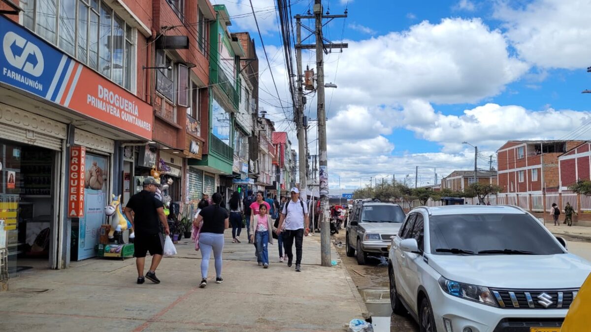 Trágico accidente en Soacha: hombre cayó desde un tercer piso El hombre cayó desde el tercer piso del inmueble en el momento que se encontraba adelantando trabajos locativos en el techo de la vivienda.