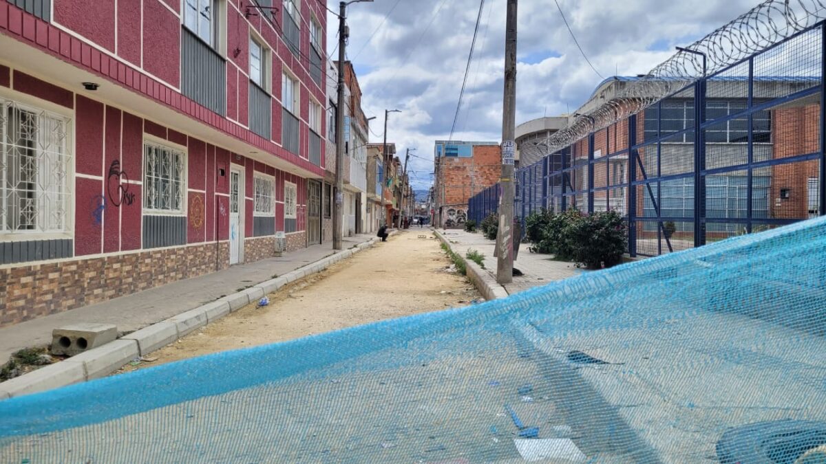 Tres personas fueron asesinadas en Bosa Laureles En la noche de este viernes un escabroso crimen dejó tres personas muertas en Bosa Laureles.