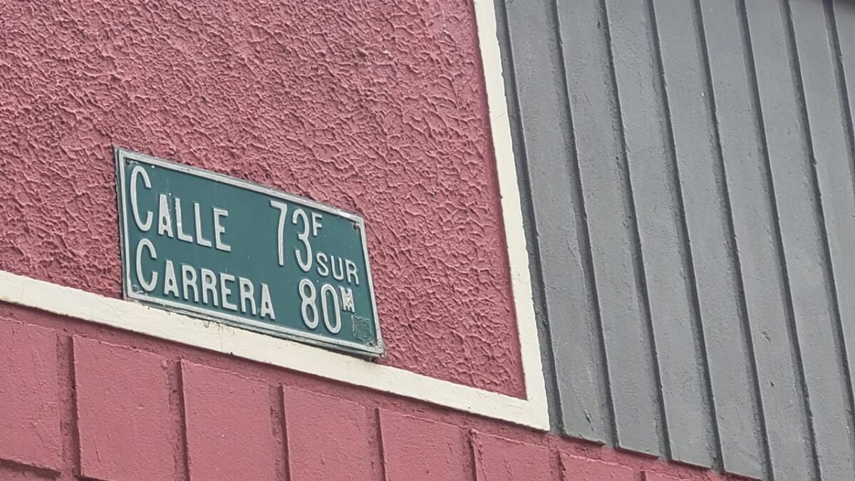 Tres personas fueron asesinadas en Bosa Laureles 1 Tres personas fueron asesinadas en Bosa Laureles En la noche de este viernes un escabroso crimen dejó tres personas muertas en Bosa Laureles.