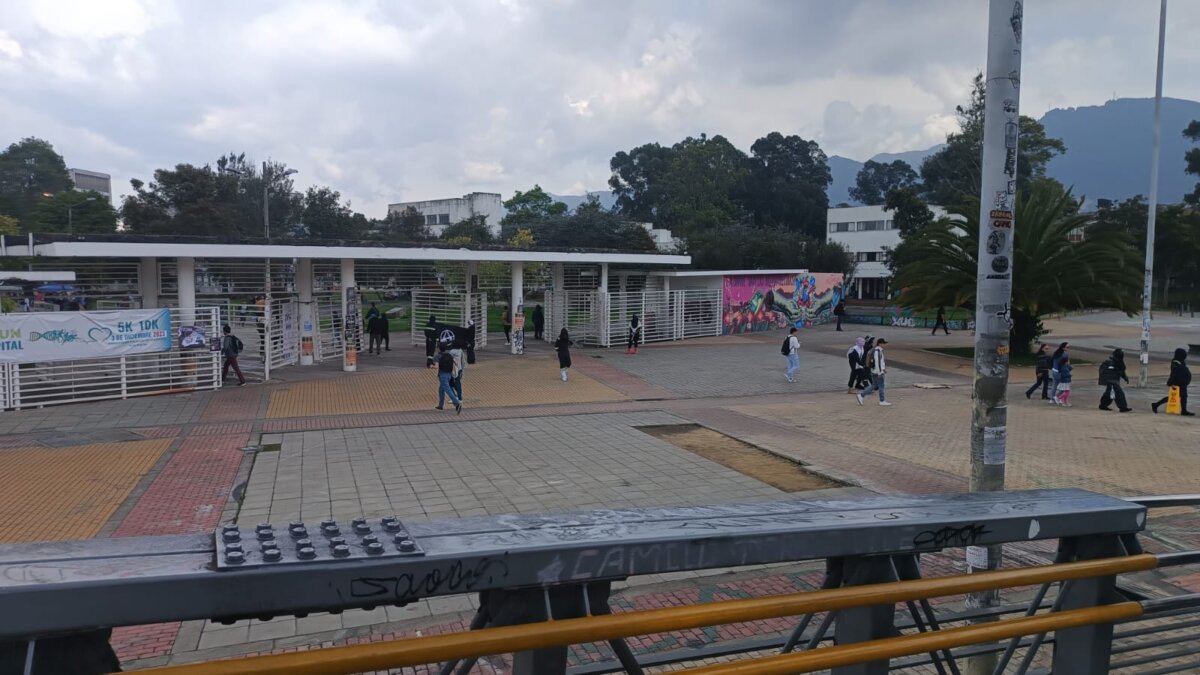 Caos en la movilidad por manifestaciones 1 Caos en la movilidad por manifestaciones A esta hora se presenta afectación en la movilidad por manifestaciones.