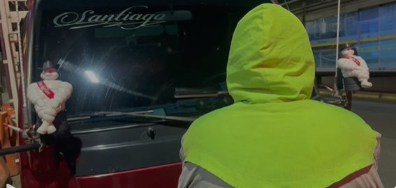 Capturan a pillo por robo de un camión Uniformados capturaron a un sujeto de 24 años implicado en el robo de un furgón cargado con alimentos en la localidad de Ciudad Bolívar.