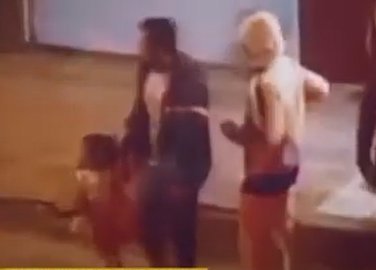 Macabro crimen en Halloween: asesinaron a un hombre delante de su hija 2 Macabro crimen en Halloween: asesinaron a un hombre delante de su hija Un hombre fue asesinado la noche de este martes cuando se encontraba pidiendo dulces con su pequeña niña de 3 años.
