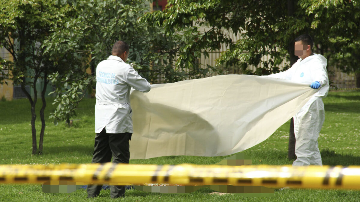 Misterio en muerte de Óscar en Soacha Su deceso quedó por esclarecer, pues pese a que esta persona presentaba una herida de arma cortopunzante en un brazo, el personal médico indicó que esta no había sido la causante de su fallecimiento.