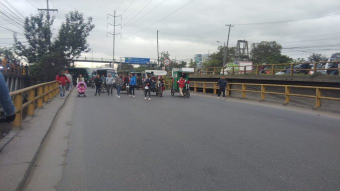 Caos en la movilidad: se presenta manifestaciones en la calle 13 y retrasos en el Portal Américas 4 Caos en la movilidad: se presenta manifestaciones en la calle 13 y retrasos en el Portal Américas La movilidad se ha visto afectada en diferentes puntos de la capital. Aquí los detalles.