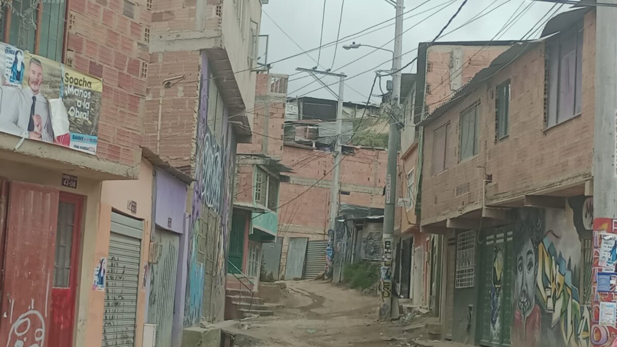 En Soacha: persecución terminó en bala Un joven quien estaba siendo perseguido por varios sujetos murió tras recibir dos impactos de bala.