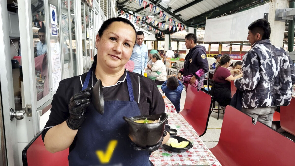¡Prográmese! Llega el festival del ajiaco de Bogotá Uno de los platos más representativos de la capital es el ajiaco santafereño, por eso hay que celebrar su historia como se merece. Del próximo 25 de noviembre al 3 de diciembre, se realizará el festival "Días de Ajiaco Santafereño". Le contamos como podrá participar.