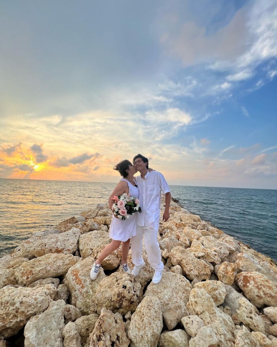¡Por fin se casaron! Así fue la boda de Alina y Jim La pareja de actores Alina Lozano y Jim Velásquez se casaron esta tarde en una ceremonia católica. Aquí los detalles.