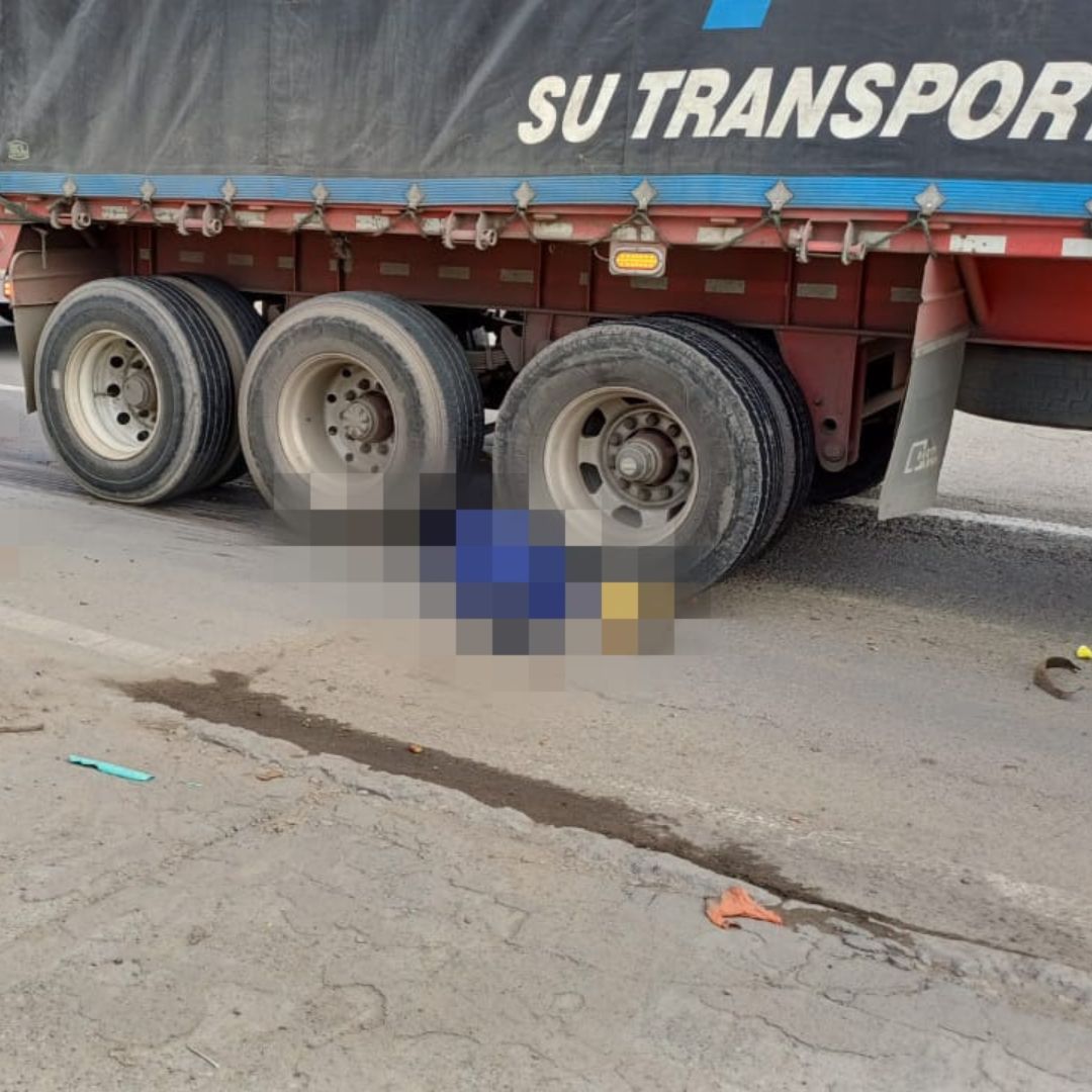 ¡Tragedia! Motociclista murió tras ser arrollado por un camión en Fontibón 1 ¡Tragedia! Motociclista murió tras ser arrollado por un camión en Fontibón Motociclista murió en un aparatoso accidente en la calle 13 con carrera 68.