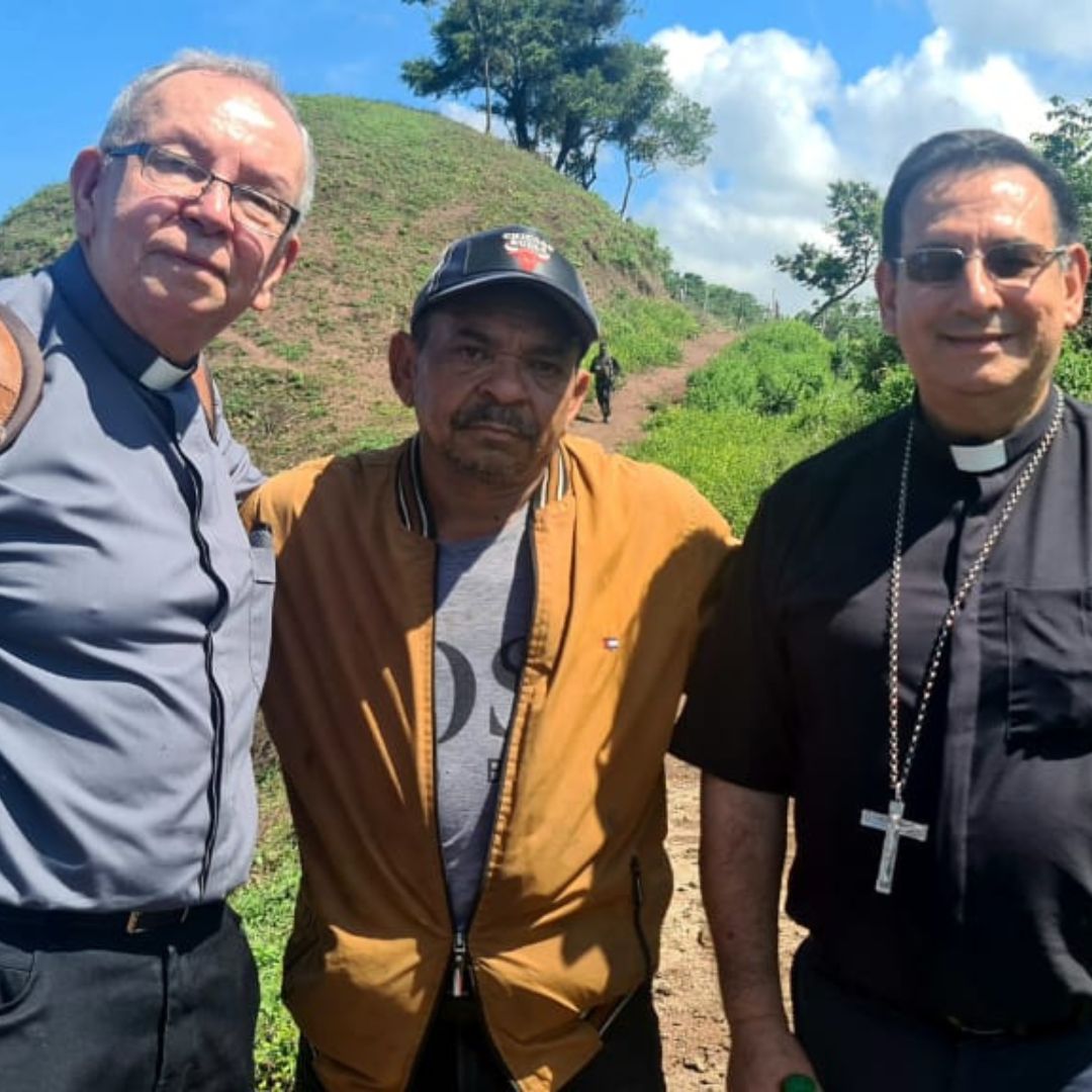 ¡Última Hora! Eln liberó al papá de Luis Díaz 1 ¡Última Hora! Eln liberó al papá de Luis Díaz En la mañana de este jueves, tras 13 días de cautiverio, fue liberado el 'Mane' Díaz, padre del futbolista Luis Díaz, quien había sido secuestrado por el ELN.