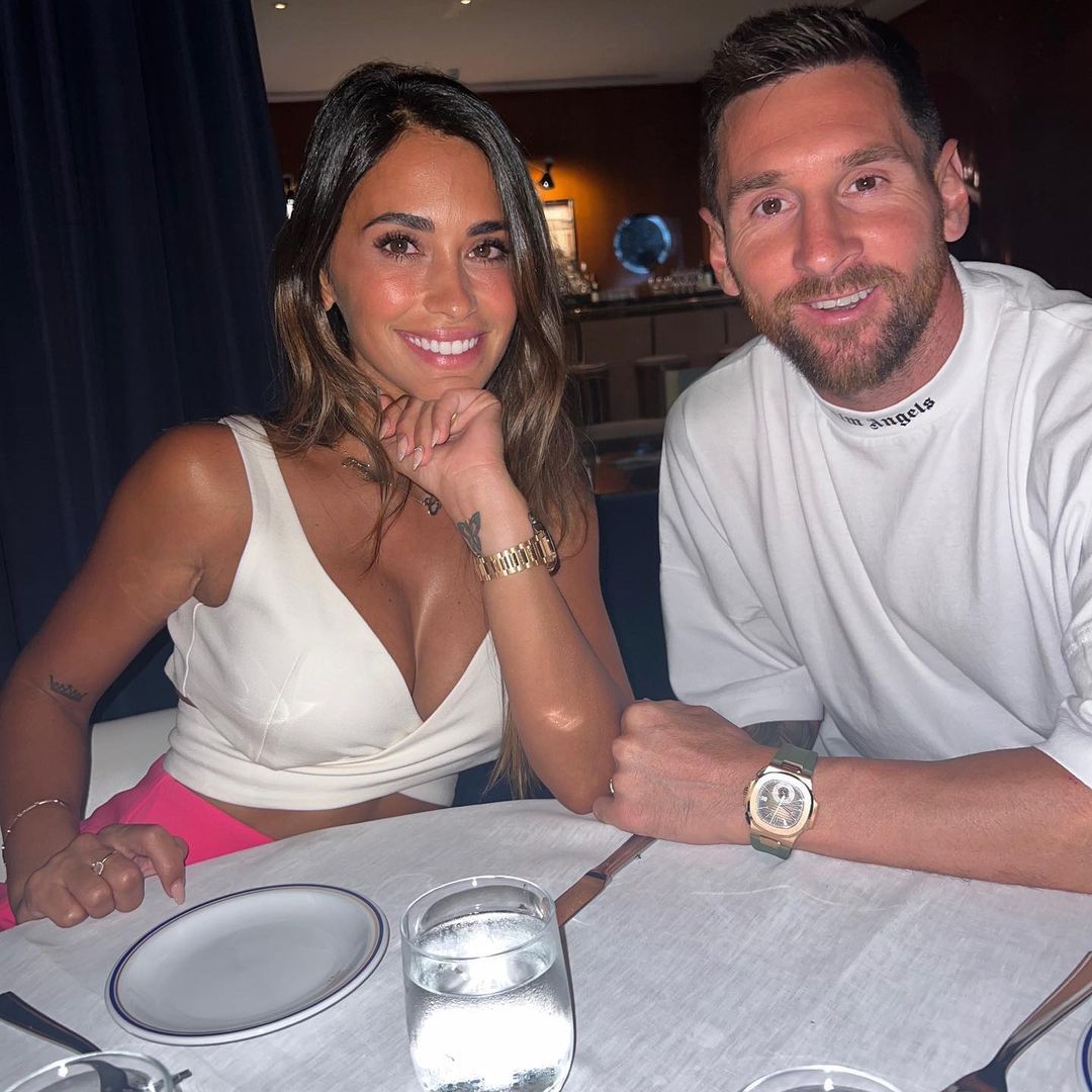 ¿Messi y Antonella se separan? Esto es lo que se sabe 1 ¿Messi y Antonella se separan? Esto es lo que se sabe Quien lo creyera, Lionel Messi y su esposa Antonella Roccuzzo, una de las parejas estables y admiradas, parecen estar pasando por una crisis en su relación.