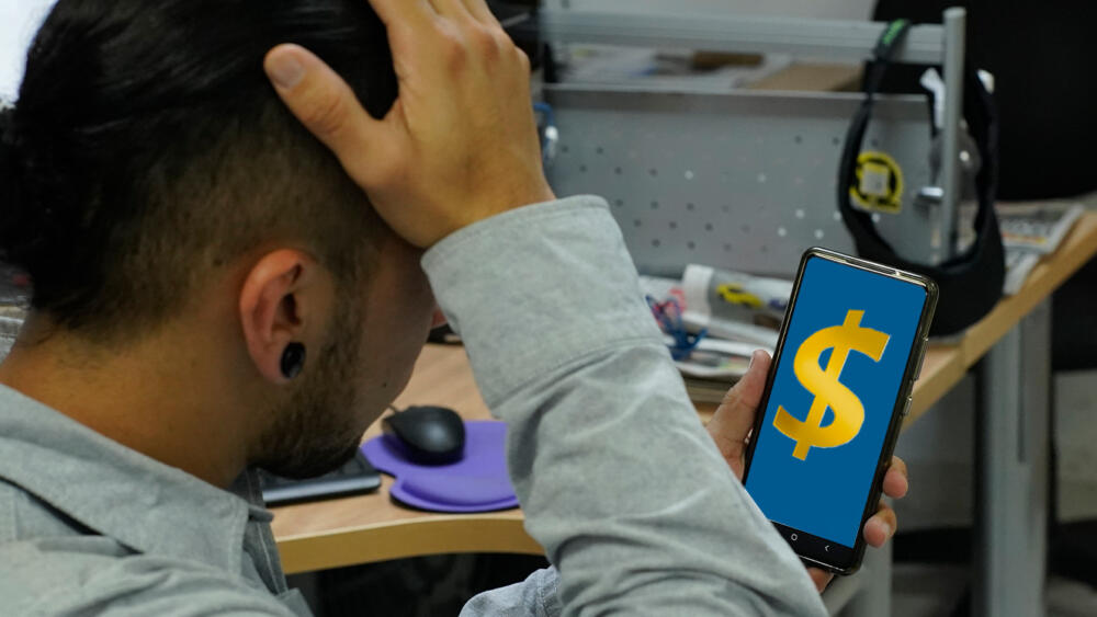 ¿Qué hacer si sacan créditos a su nombre? ¿Alguna vez le ha pasado que lo llaman de un departamento de cobranzas porque supuestamente usted tiene una millonaria deuda con una entidad bancaria o una empresa que ofrece algún servicio?
