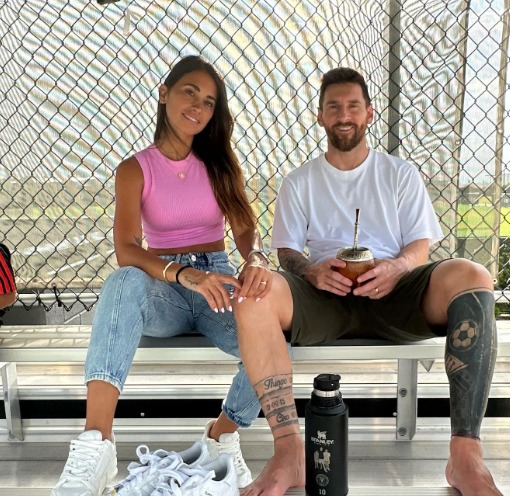 ¿Se separan?: pistas apuntan a posible divorcio entre Leo Messi y Antonella Roccuzzo Las especulaciones sobre una supuesta crisis se intensificaron el 30 de octubre durante la entrega del Balón de Oro en el Théatre du Châtelet de París.