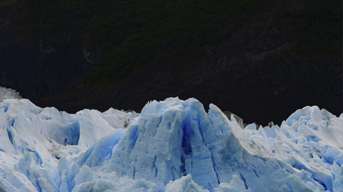 ‘Tierra, luz, hielo, camino a la introspección’: la exposición fotográfica que muestra lo mejor de la naturaleza 1 ‘Tierra, luz, hielo, camino a la introspección’: la exposición fotográfica que muestra lo mejor de la naturaleza El fotógrafo Mario Jaramillo presenta una exposición que se sumerge en las estéticas que produce los paisajes de la naturaleza.