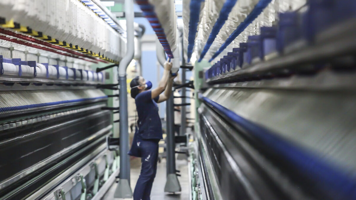 1.550 vacantes para trabajar en el extranjero Al colombiano se le reconoce en el exterior porque se le mide a todo y es dedicado en su trabajo; por esta razón, algunas agencias de empleo en el extranjero abren la oportunidad a la llegada de connacionales.
