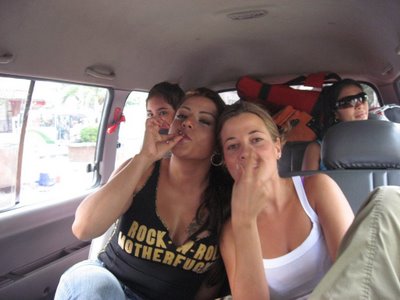 "Con razón alucina": Lluvia de críticas a Marbelle por foto fumando marihuana 1 "Con razón alucina": Lluvia de críticas a Marbelle por foto fumando marihuana La cantante colombiana Marbelle, volvió a ser centro de polémica luego de “actualizar” una foto vieja en la que aparecía fumando.