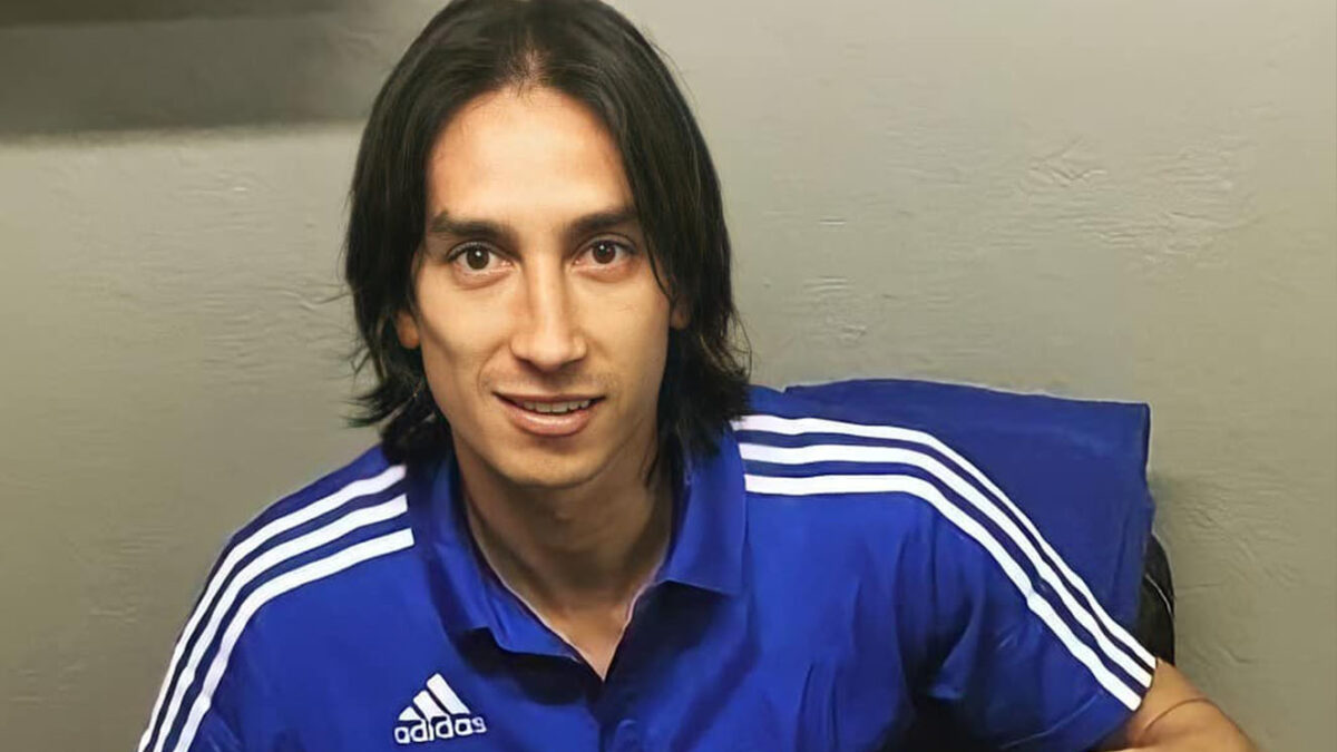 "Mi deseo es volver al fútbol profesional y retirarme en Millonarios": Rafael Robayo 2 "Mi deseo es volver al fútbol profesional y retirarme en Millonarios": Rafael Robayo Q'HUBO entrevistó al experimentado futbolista bogotano, referente de Millonarios, quien actualmente disputa el Torneo del Olaya (Rafael Uribe) con Maracaneiros.