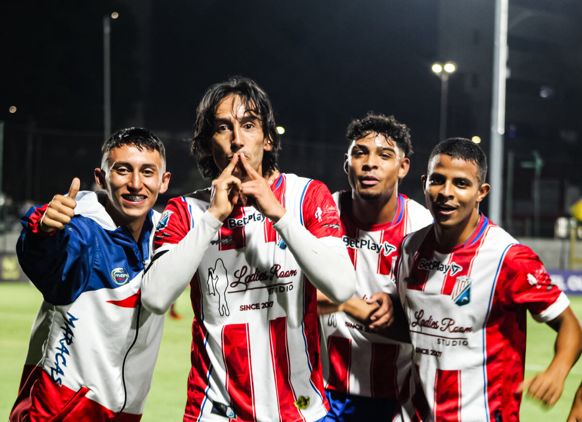 "Mi deseo es volver al fútbol profesional y retirarme en Millonarios": Rafael Robayo Q'HUBO entrevistó al experimentado futbolista bogotano, referente de Millonarios, quien actualmente disputa el Torneo del Olaya (Rafael Uribe) con Maracaneiros.