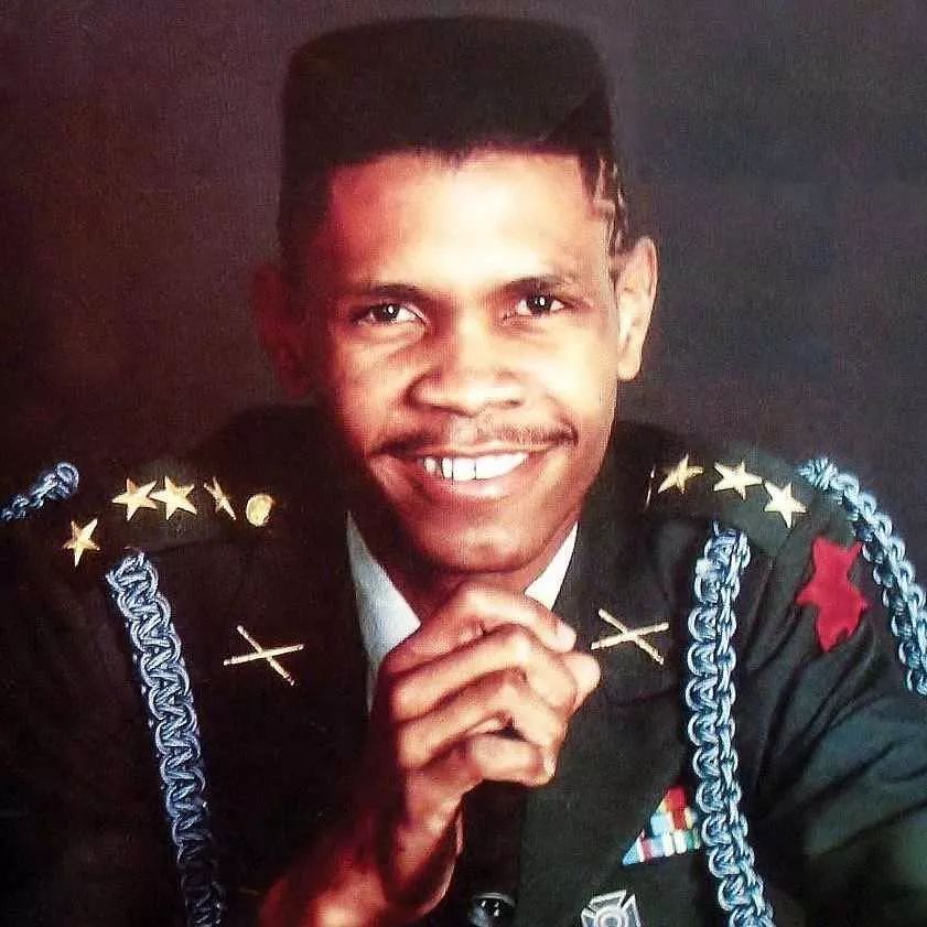5 iconos del reguetón que se convirtieron al cristianismo en medio de la fama 5 5 iconos del reguetón que se convirtieron al cristianismo en medio de la fama Además de Daddy Yankee, han sido varios los representantes del género urbano los que han decidido incluir a Dios y al cristianismo en sus vidas.