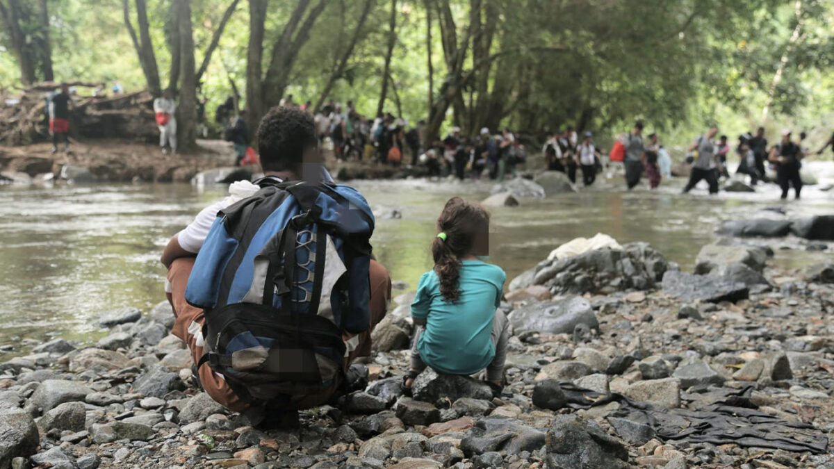 A Mélanny la abandonó su papá en Costa Rica Mélanny, una niña de tan solo 8 años, fue obligada por su padre a atravesar la selva del Darién para llegar a Estados Unidos. Sin embargo, cuando llegaron a Costa Rica, el progenitor de la menor la abandonó. Le contamos los detalles de esta trágica historia.