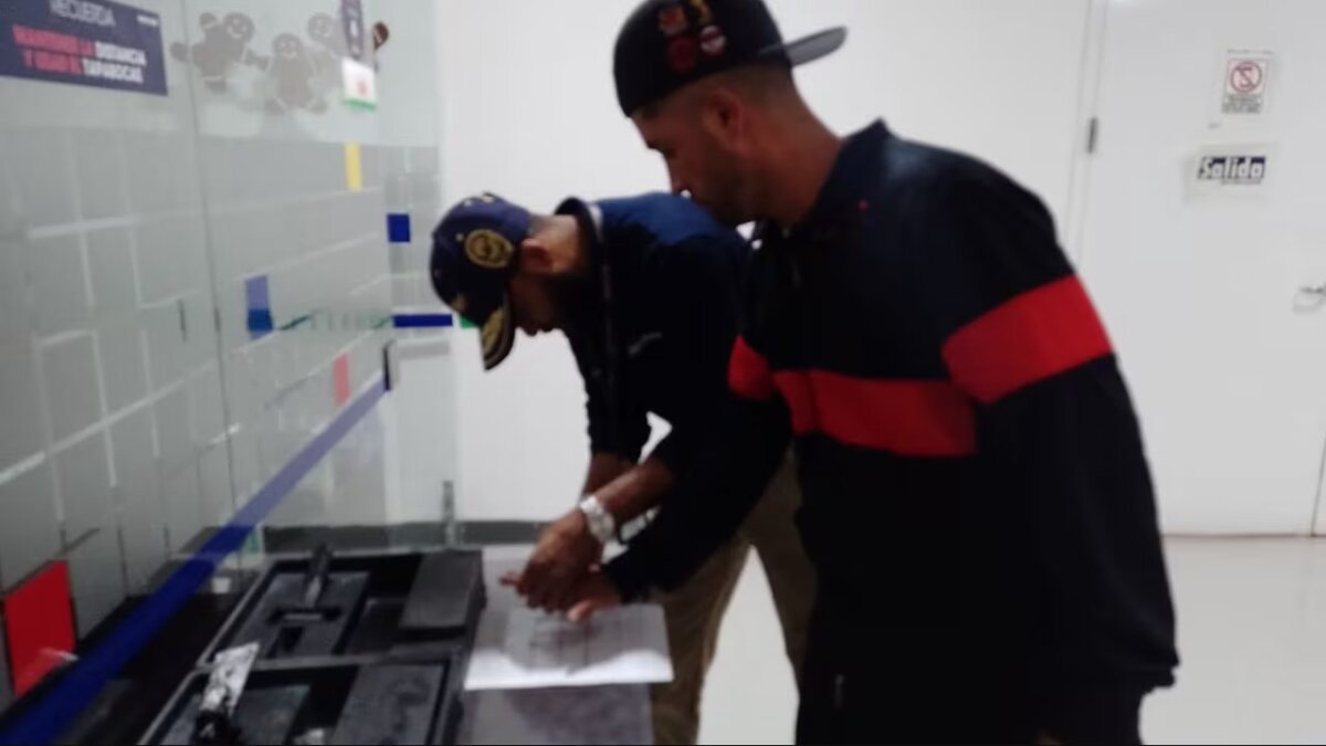 A responder por homicidio de patrullero La Fiscalía General de la Nación logró que un juez de control de garantías de Bogotá enviara a prisión a Carlos Alberto Torres Cruz por su participación en el homicidio del patrullero de la Policía Einer Alberto Beltrán Arrieta, ocurrido el 6 de octubre del 2022.