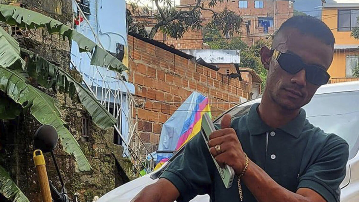 Acribillan al 'paisita' en Ciudad Bolívar 4 Acribillan al 'paisita' en Ciudad Bolívar Un hombre conocido como 'paisita' fue vilmente asesinado en el barrio Divino Niño, en la localidad de Ciudad Bolívar.