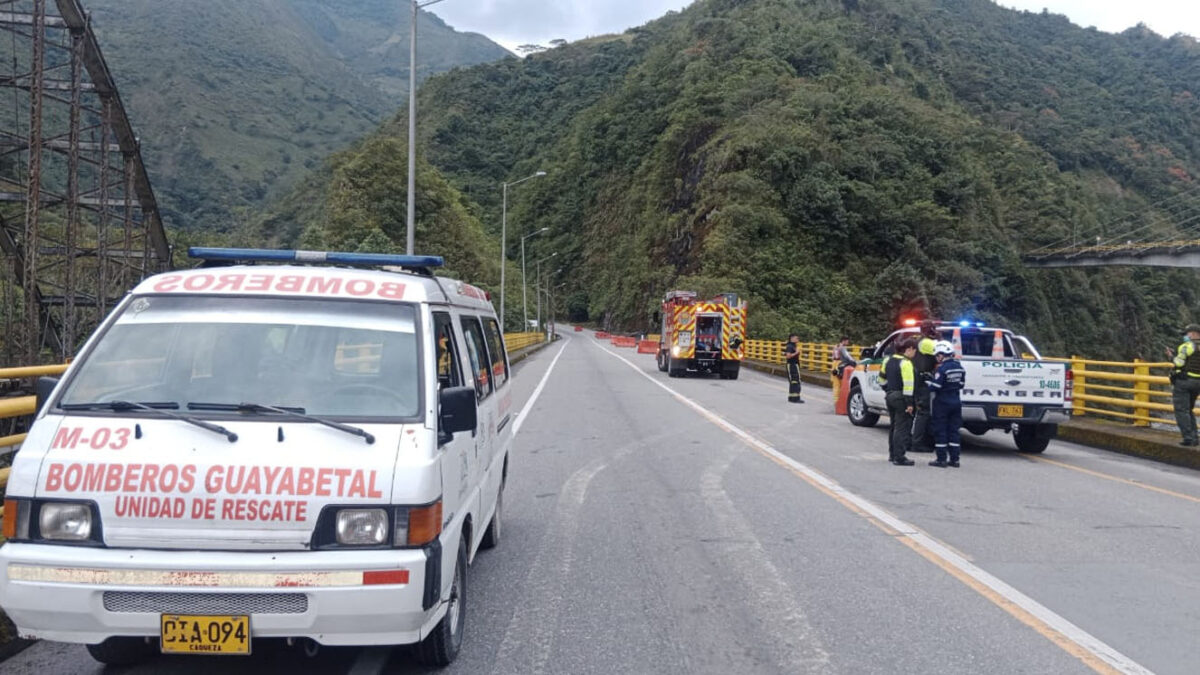 Afectaciones en el túnel Quebrada Blanca provocarían cierre del sector por tres meses 1 Afectaciones en el túnel Quebrada Blanca provocarían cierre del sector por tres meses La Secretaría de Movilidad de Cundinamarca anunció la posibilidad de un cierre hasta de tres meses en la vía que conecta Bogotá con Villavicencio, específicamente en el túnel de Quebrada Blanca, tras el reciente incendio.