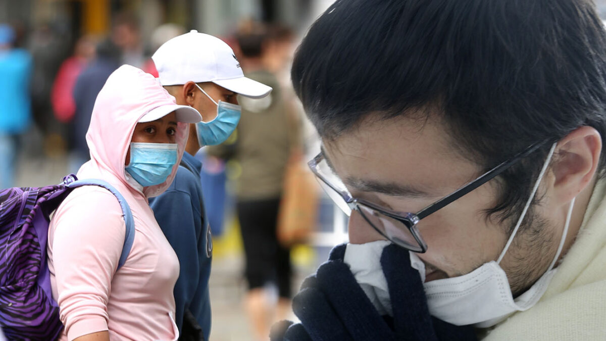 Alerta por incremento de infecciones respiratorias en Colombia 3 Alerta por incremento de infecciones respiratorias en Colombia Se proyecta que más de 13 millones de personas viajen durante las últimas semanas del año, aumentando el riesgo de transmisión de enfermedades respiratorias y virales tanto en niños como en adultos.