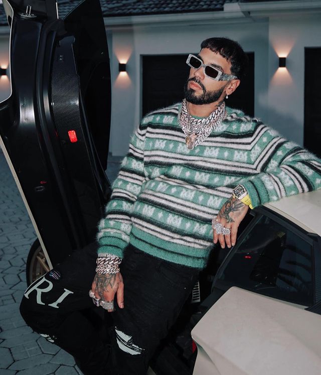Anuel reapareció y con cambio de look Durante 50 días, el reguetonero puertorriqueño Anuel estuvo desaparecido de las redes sociales y los más de 38 millones de seguidores que tiene en Instagram se preguntaban constantemente qué le había pasado al ex novio de Karol G, quien antes documentaba gran parte de su vida por medio de las redes sociales.