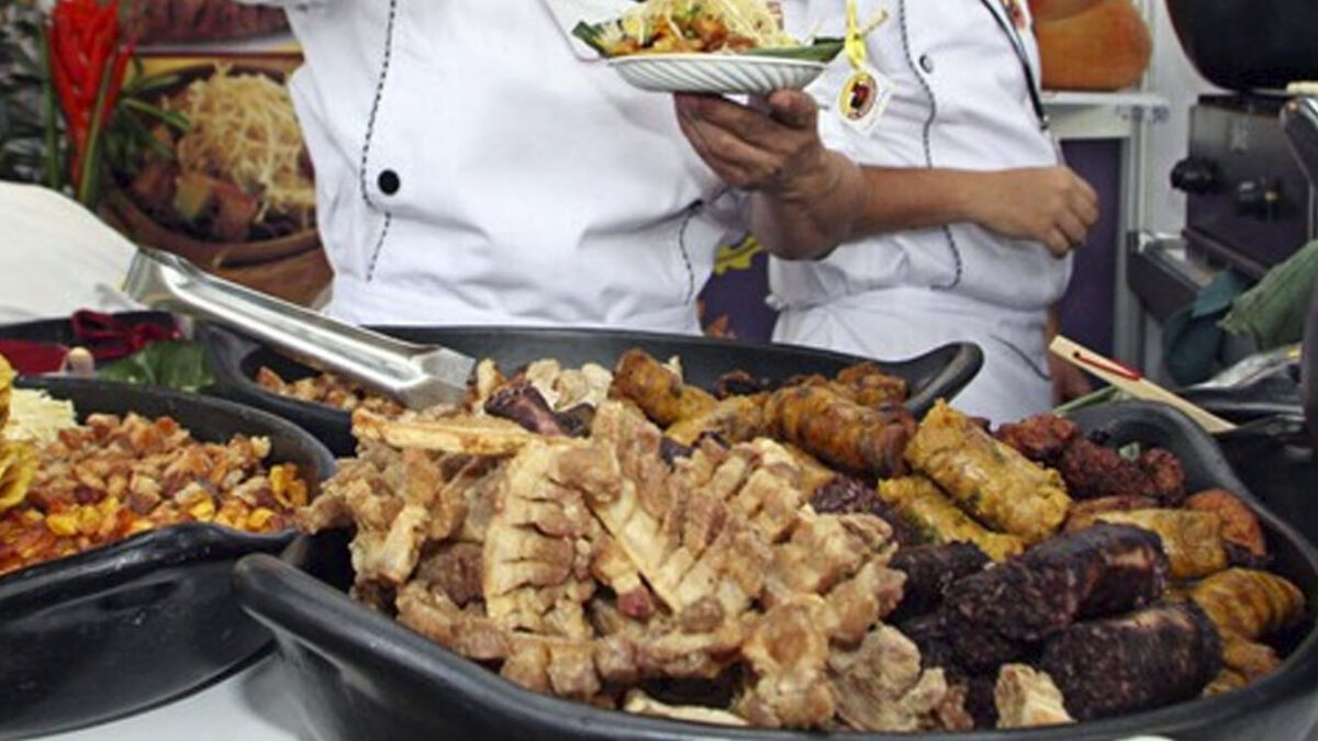 Aprenda a hacer un chicharrón bien crocante y jugoso 7 Aprenda a hacer un chicharrón bien crocante y jugoso Aunque pueda sonar contradictorio, un estudio reciente reveló que el chicharrón de cerdo supera a la coliflor, la espinaca y las zanahorias en términos de beneficios para la salud.