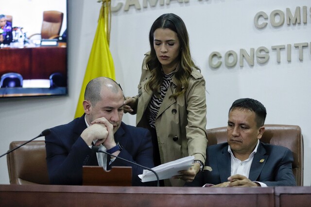 Aprueban primer bloque de artículos de la Reforma Laboral 1 Aprueban primer bloque de artículos de la Reforma Laboral Con un panorama mejor de lo que se esperaba, cerró el año el trámite de la Reforma Laboral que presentó el gobierno, la cual logró este jueves que la Comisión VII de la Cámara aprobara un primer grupo de artículos, entre ellos el que permite que el valor de los dominicales regrese a ciento por ciento.