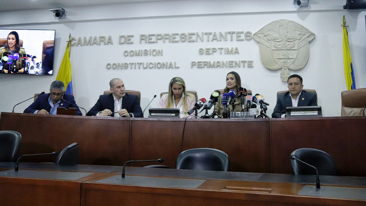 Aprueban primer bloque de artículos de la Reforma Laboral 10 Aprueban primer bloque de artículos de la Reforma Laboral Con un panorama mejor de lo que se esperaba, cerró el año el trámite de la Reforma Laboral que presentó el gobierno, la cual logró este jueves que la Comisión VII de la Cámara aprobara un primer grupo de artículos, entre ellos el que permite que el valor de los dominicales regrese a ciento por ciento.