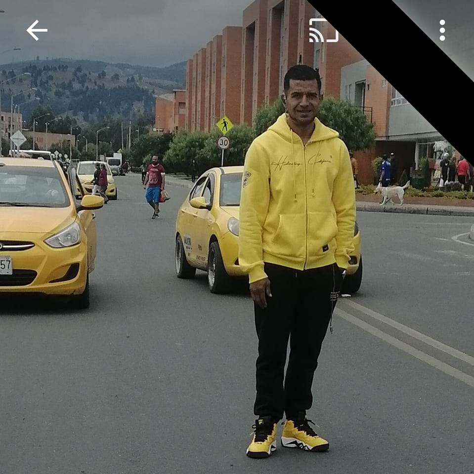 John fue la víctima fatal de la fiesta de Navidad del barrio El Socorro 2 John fue la víctima fatal de la fiesta de Navidad del barrio El Socorro Mientras John Loaiza departía y celebraba la llegada de la Navidad con los vecinos del barrio El Socorro (Kennedy), un sujeto acabó con su vida tras agredirlo con arma blanca. Le contamos los detalles.