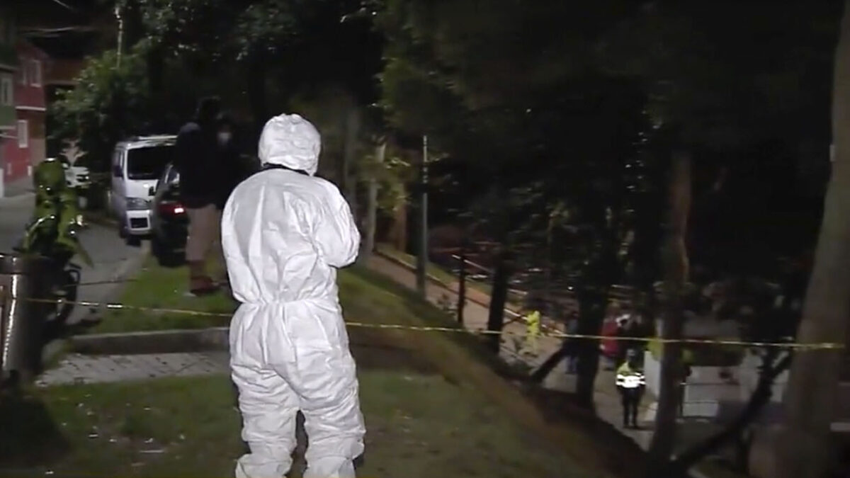 Asesinan a joven cuando llegaba a su casa en Usaquén 2 Asesinan a joven cuando llegaba a su casa en Usaquén Un joven de aproximadamente 25 años de edad fue asesinado a bala cuando se encontraba llegando a su casa ubicada en el barrio Buenavista de la localidad de Usaquén.