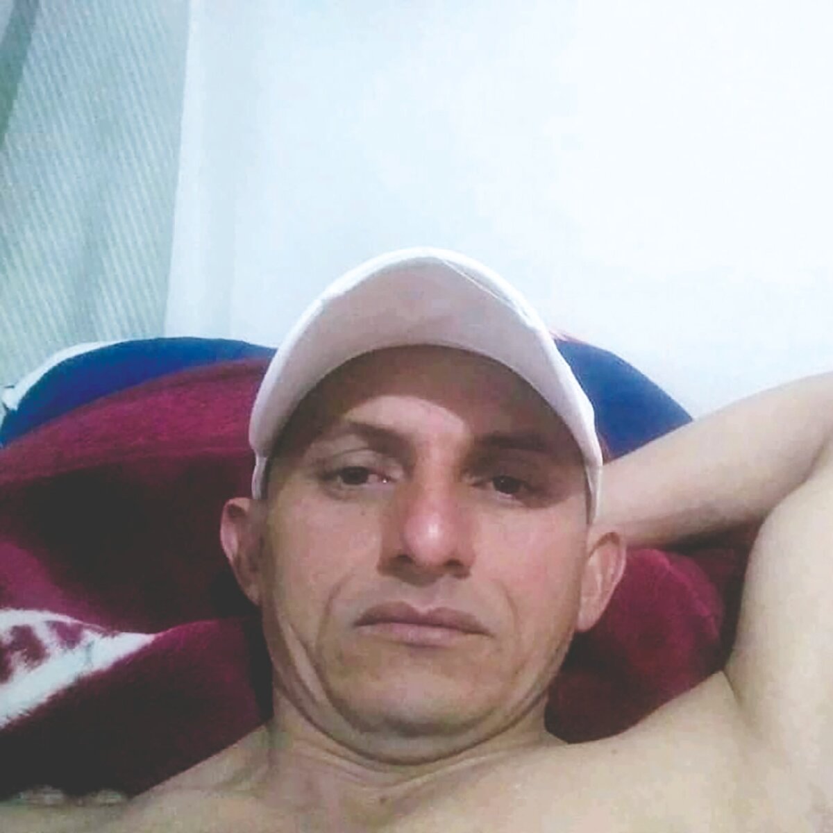 Asesinato a bala en plena vía pública de Kennedy: la víctima fue un hombre de 41 años La violencia sigue sin dar tregua en Bogotá. Así lo evidenció el asesinato de Carlos Pedraza, un hombre de 41 años que se encontraba en el barrio El Caracol (Kennedy).