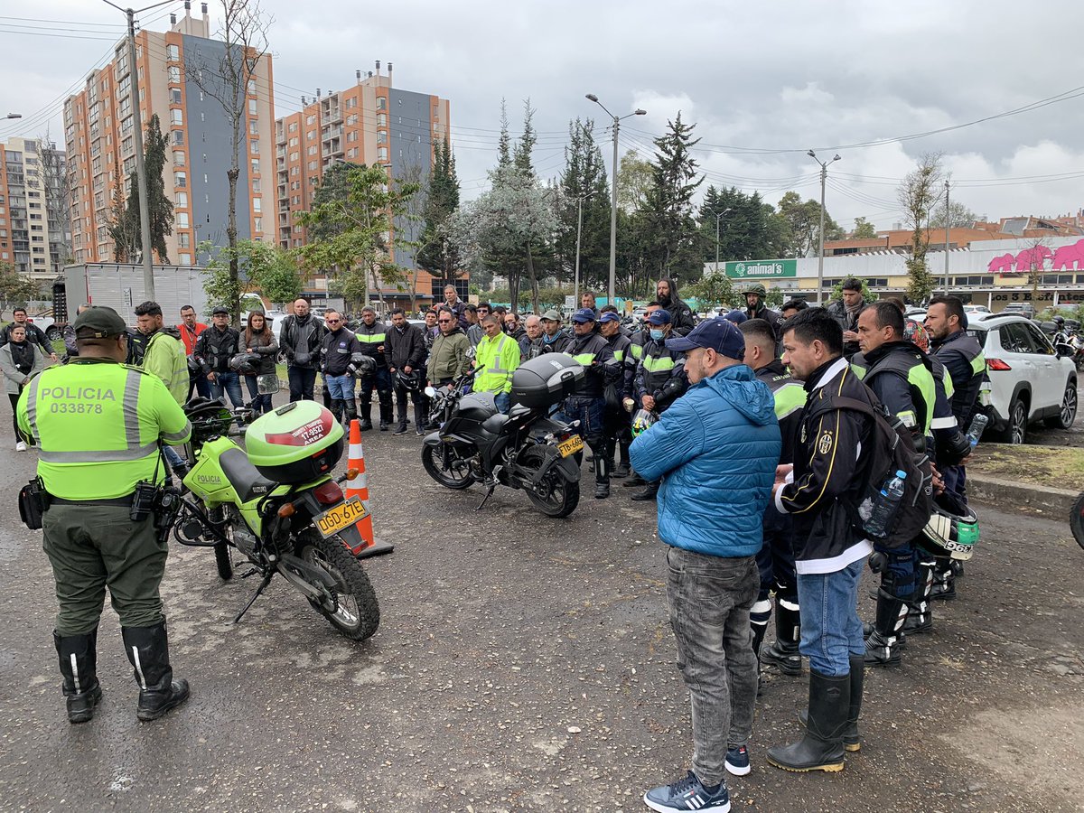 Así podrá inscribirse a los cursos gratuitos de conducción en moto Los motociclistas podrán inscribirse a un curso teórico- práctico para reforzar técnicas de conducción, adoptar conductas seguras en la vía, evitar siniestros viales y aprender sobre normatividad. ¡Lo mejor de todo es que es gratis!