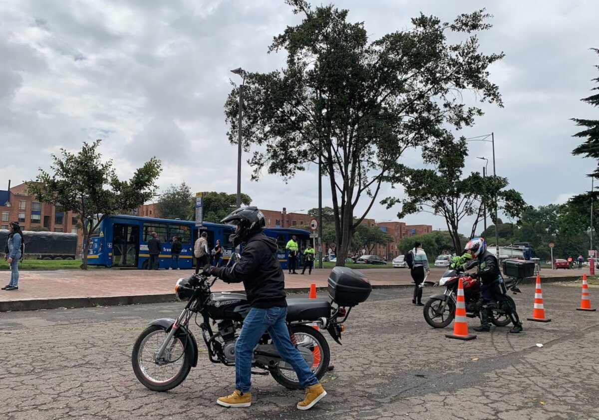 Así podrá inscribirse a los cursos gratuitos de conducción en moto Los motociclistas podrán inscribirse a un curso teórico- práctico para reforzar técnicas de conducción, adoptar conductas seguras en la vía, evitar siniestros viales y aprender sobre normatividad. ¡Lo mejor de todo es que es gratis!