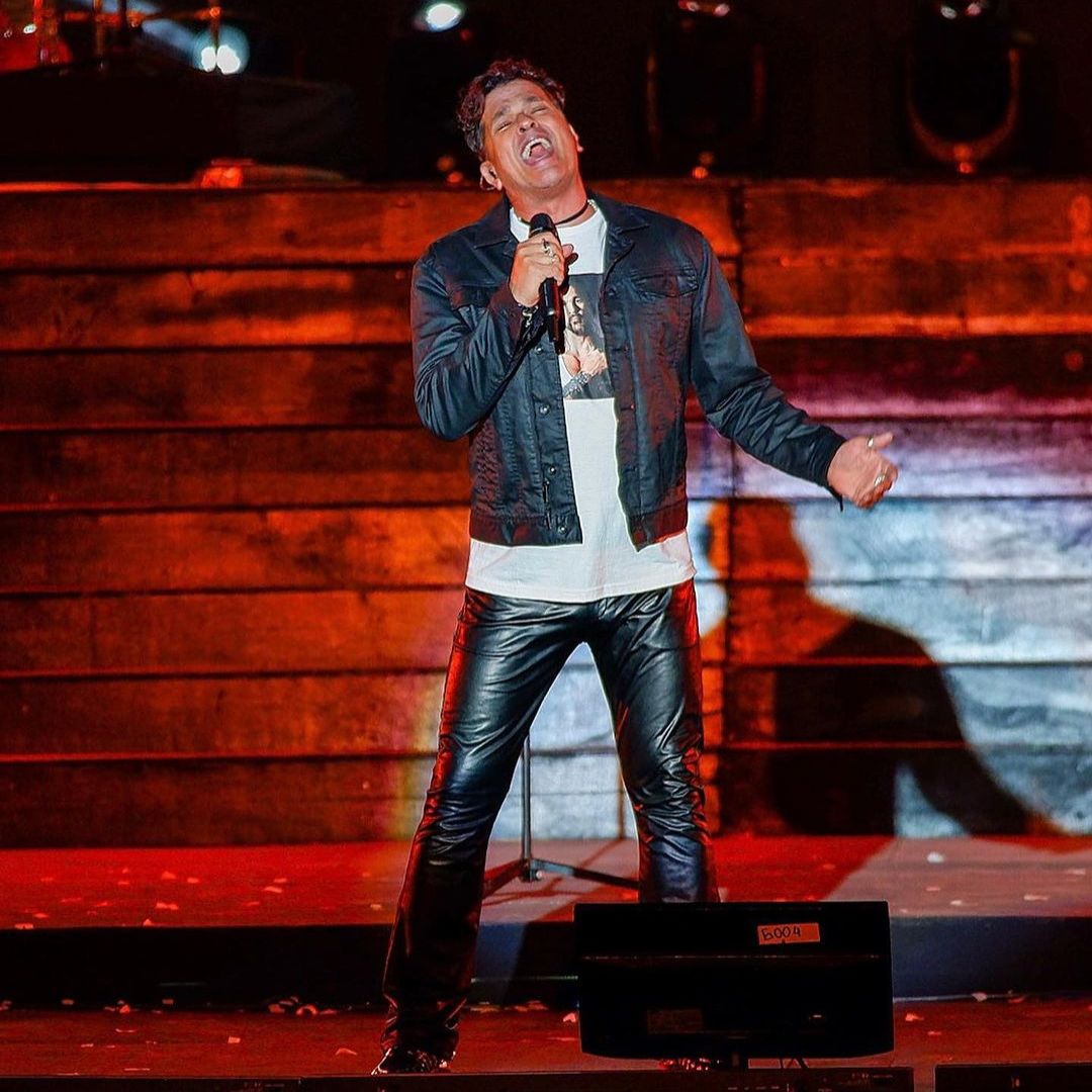 Así será el concierto de Carlos Vives y La Provincia en El Campín 1 Así será el concierto de Carlos Vives y La Provincia en El Campín Este 15 de diciembre, Carlos Vives llevará a su público a un viaje de 30 años de éxitos en el Estadio El Campín de Bogotá. Más de 40 artistas invitados, experiencias únicas con patrocinadores y un despliegue de luces y tecnología te esperan.