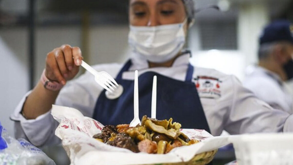 Bájele a las grasas saturadas Las grasas saturadas han sido durante mucho tiempo el foco de debates y discusiones en el ámbito de la nutrición y la salud.