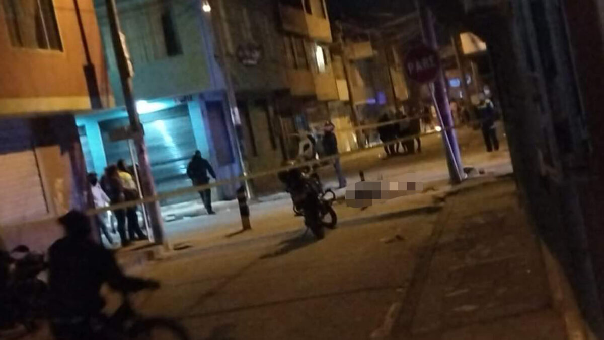 Detalles sobre el homicidio de dos primos en Soacha El barrio los Olivos II vivió una aterradora Noche de Velitas tras presenciar el asesinato de dos primos que celebraban y departían en dicho sector de Soacha.